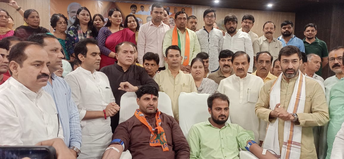 भारतीय जनता युवा मोर्चा नोएडा महानगर ने भाजयुमो प्रदेश अध्यक्ष श्री प्रांशु दत्त द्विवेदी के निर्देशानुसार एव भाजयुमो नोएडा महानगर जिलाध्यक्ष रामनिवास यादव के नेतृत्व में आज दिनाक 17 सितंबर को प्रधानमंत्री नरेंद्र मोदी जी के जन्मदिन के उपलक्ष्य में रक्तदान शिविर आयोजित किया