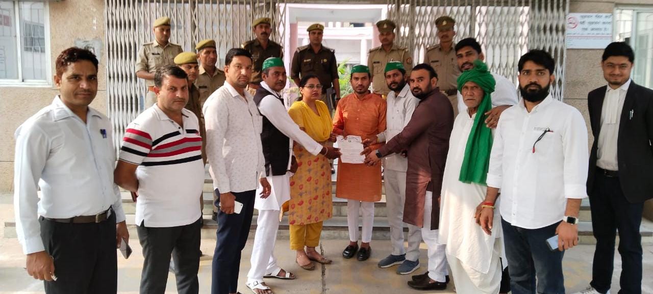किसानों की रिहाई को लेकर किसान एकता संघ ने जिलाधिकारी कार्यालय पर ज्ञापन सौंपा