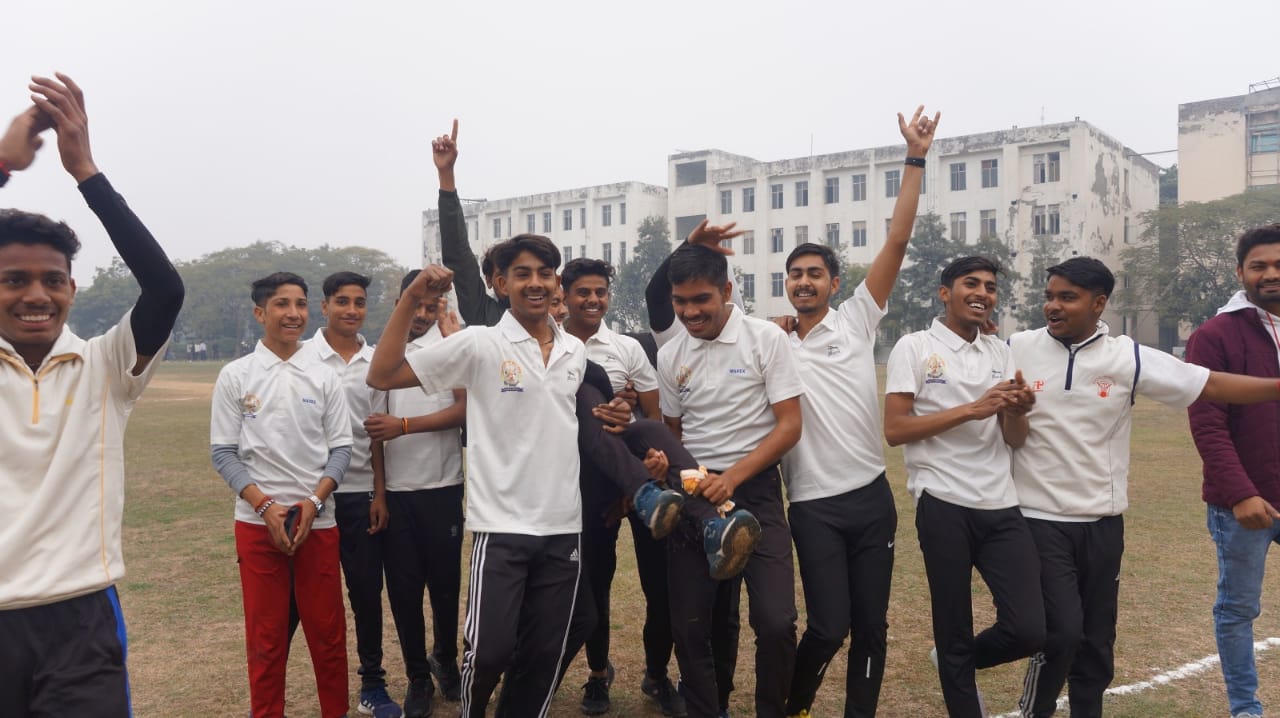 आई ई सी प्रीमियर लीग में हुई रनों की बरसात