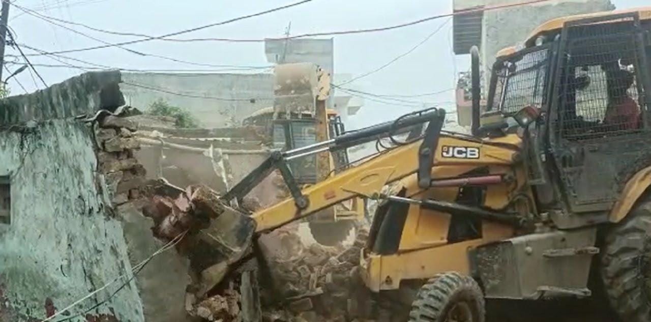 Greater Noida West: जलपुरा गांव में करोड़ों की जमीन हुई कब्जामुक्त, एसडीएम दादरी ने भूमाफियाओं को दी एफआईआर की चेतावनी