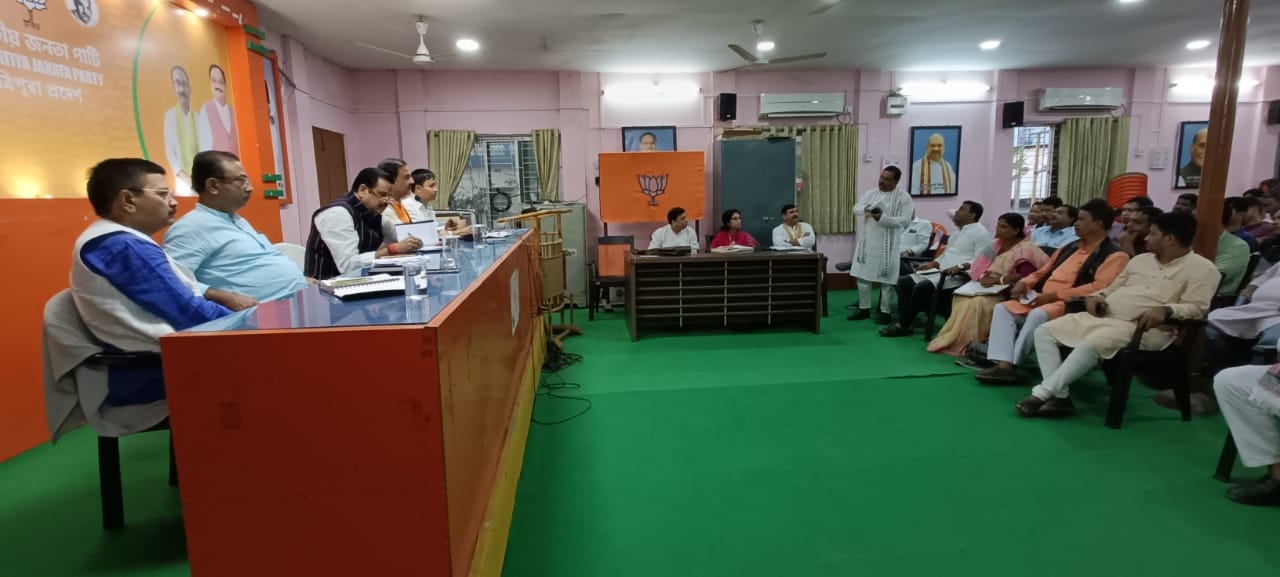 सांसद व प्रदेश प्रभारी डा महेश शर्मा ने जिला अध्यक्षों एवं मंडल अध्यक्षों की बैठक कर घर घर बीजेपी अभियान की योजना रचना तैयार कर अभियान की शुरूआत की