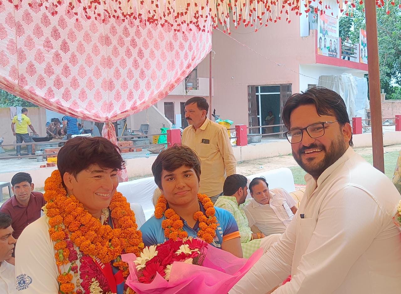 वर्ल्ड पुलिस चैंपियनशिप में कुश्ती (रेसलिंग) का स्वर्ण पदक जीतकर लाड़ली बेटी बबीता नागर का जगह जगह स्वागत हुआ
