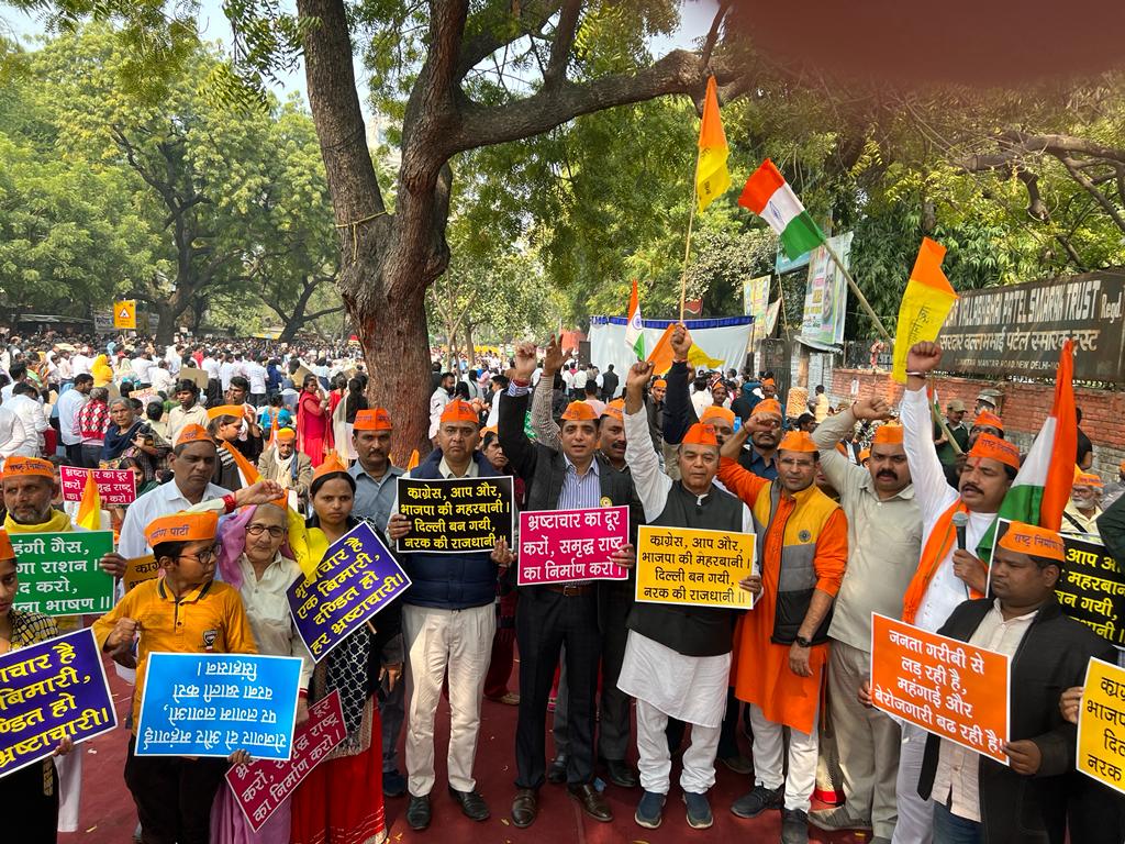 युवा बेरोजगारी से परेशान है जनता मंहगाई व भ्रष्टाचार से त्रस्त है पर सरकारें मस्त है
