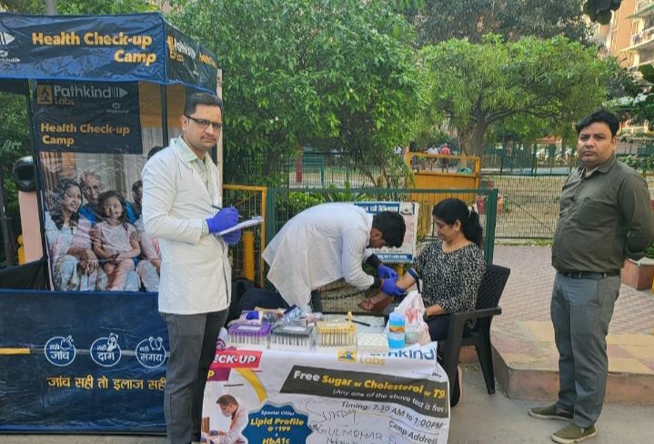 मैनकाइंड फार्मेसी ने गुलमोहर एन्क्लेव में लगाया जांच कैम्प