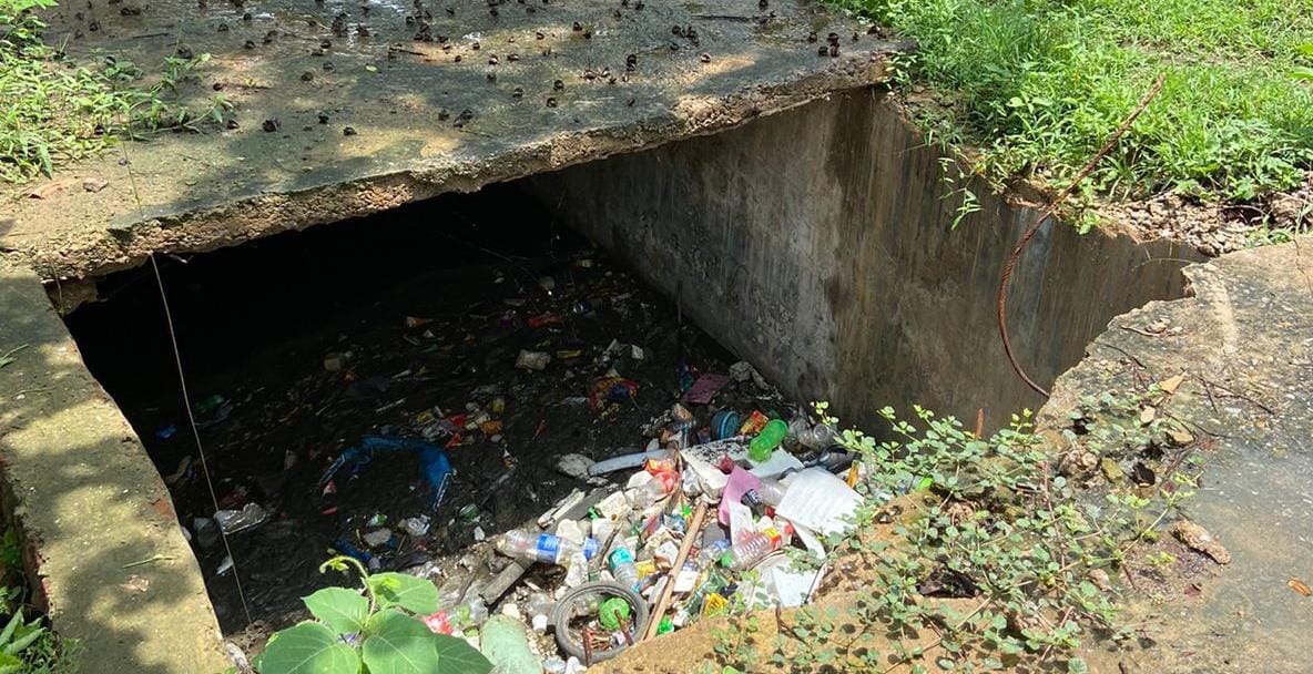 ग्रेटर नोएडा शहर के सभी सेक्टरों में खुले पड़े ड्रेन मैन होल चेंबर एवं नाले देते मौत का निमंत्रण