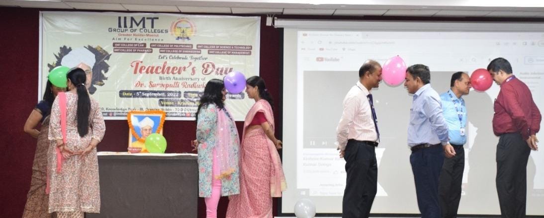 समर्पित शिक्षक ही देश के भविष्य को बुलंदियों तक लेकर जाता हैः डॉ. मयंक अग्रवाल