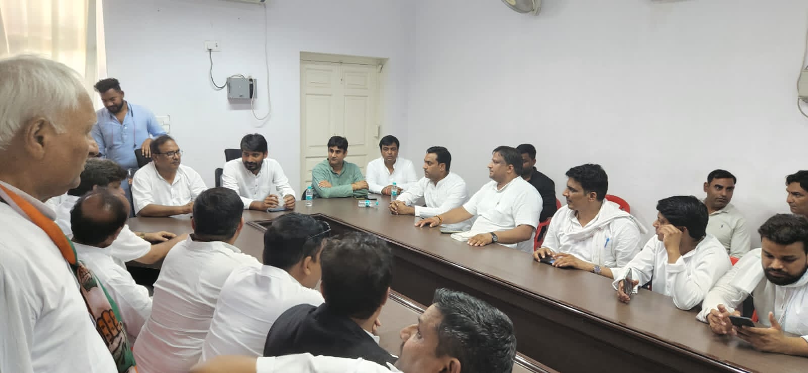लखनऊ में उत्तर प्रदेश कांग्रेस कमेटी के कार्यालय में नवनिर्वाचित उत्तर प्रदेश कांग्रेस कमेटी के सदस्यों के सम्मेलन में भाग लिया