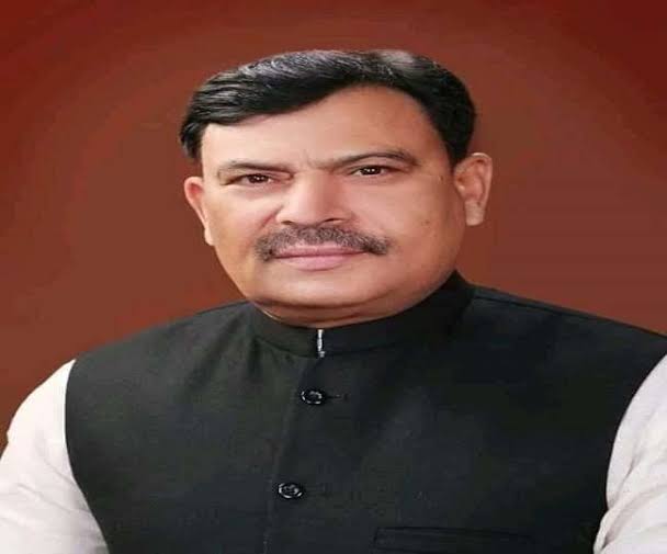 UP Goverment: योगी सरकार में विवादों का सिलसिला तेज, दिनेश खटीक के बाद दूसरे मंत्री का पत्र हुआ वायरल