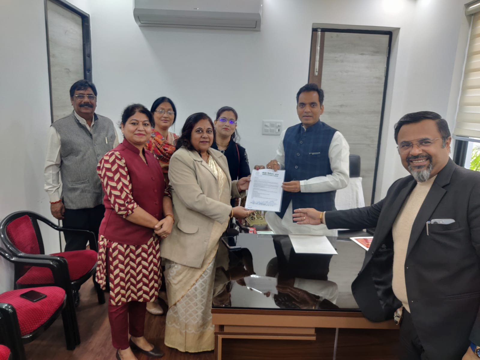 नौएडा की कई मुख्य समस्याओं को लेकर नौएडा सिटीजन फोरम (एन.सी.एफ) ने की विधायक श्री पंकज सिंह से मुलाकात