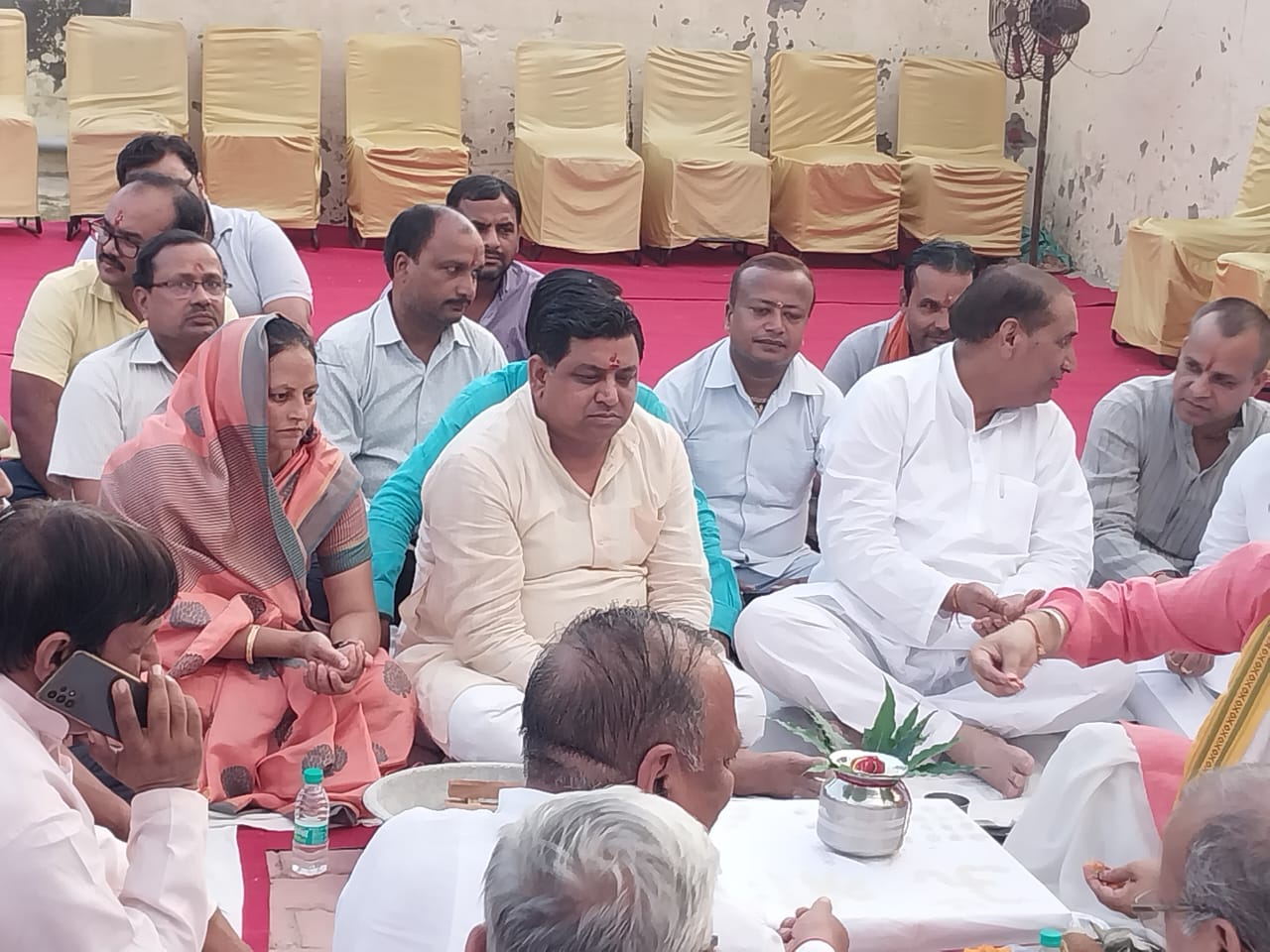 लव-कुश धार्मिक रामलीला कमेटी के सौजन्य से होने वाली रामलीला का भूमि पूजन अग्रसेन इंटर कॉलेज के प्रांगण में किया गया