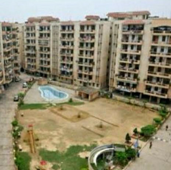 गुलमोहर एन्क्लेव में शरारती तत्वों को फ्लैट किराये पर दिलवाने की शिकायत
