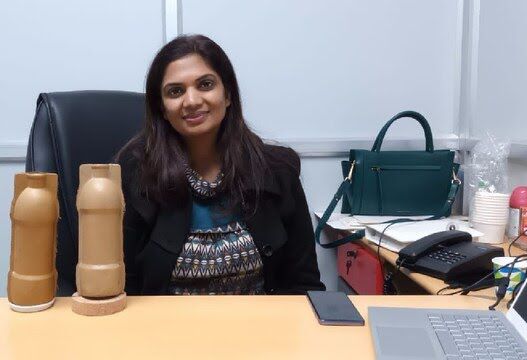 नोएडा की लड़की ने बनाई खास किस्‍म की बोतल! कंपनियों में मची खरीदने की होड़
