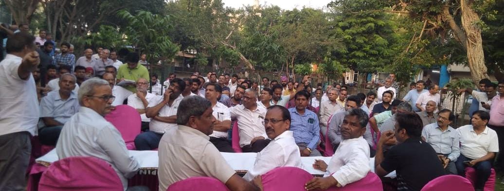 प्राधिकरण की दमनकारी नीतियों के खिलाफ सेक्टर 9 कद व्यापारी हुये लामबंद