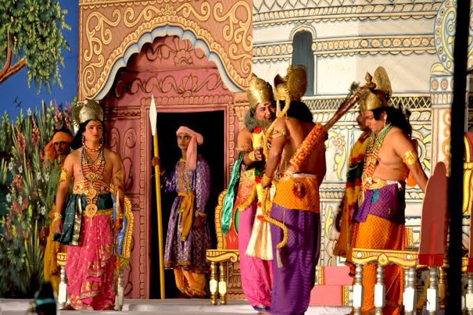 श्री सनातन धर्म रामलीला समिति (पंजीकृत) समिति द्वारा राम जन्म लीला और ताड़का, सुबाहु वध दिखाया गया