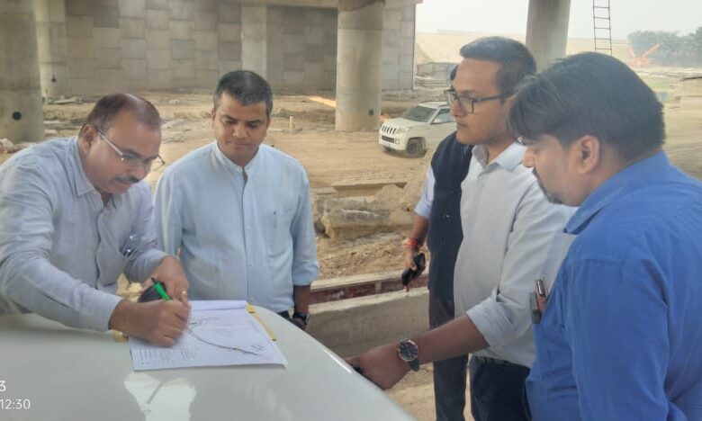 DM Inspection News : "नोएडा इंटरनेशनल एयरपोर्ट से जुड़ी बड़ी खबर, डीएम ने दयानतपुर में इंटरचेंज निर्माण का स्थलीय निरीक्षण कर कार्यों में तेजी लाने के दिए निर्देश"