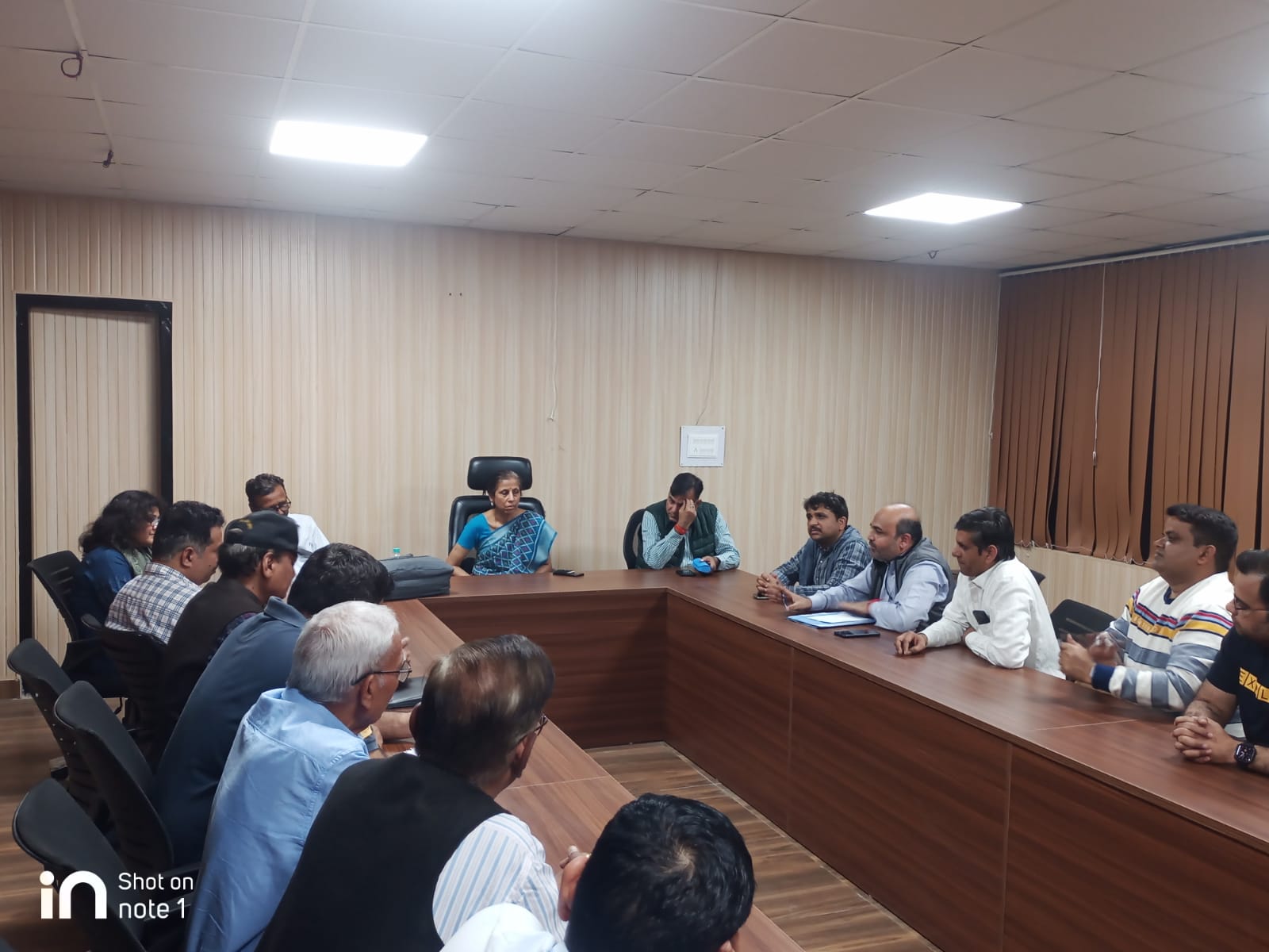 यूपीसीडा के सूरजपुर साइट 5 स्थित रीजनल ऑफिस में श्रीमती मीना भार्गव , जीएम (एटीपी) रीजनल मैनेजर के अध्यक्षता में शिवालिक होम्स सोसाइटी ग्रेटर नोएडा के फ्लैट बायर्स की स्कूल ऑफ प्लानिंग एवम आर्किटेक्चर (SPA) भोपाल के प्रतिनिधियों के साथ ओसी, सीसी की समस्यायों पर चर्चा हुई