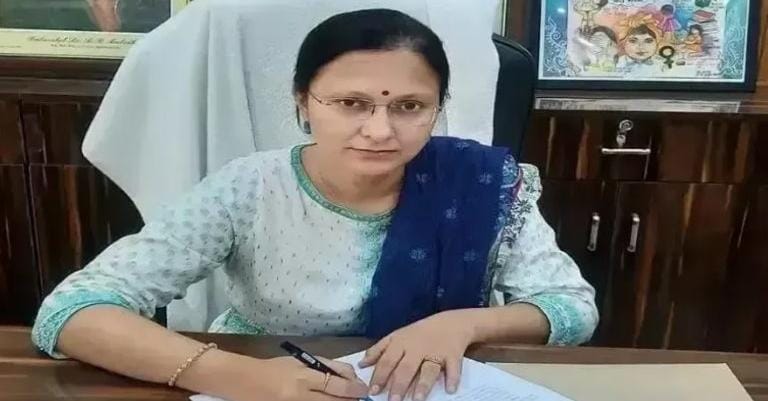नोएडा में बिना मान्यता वाले स्कूलों पर चला प्रशासन का डंडा, बीएसए ने तीन स्कूलों पर लगाया ताला,बिना मान्यता के संचालित हो रहे स्कूलों पर गिरी गाज