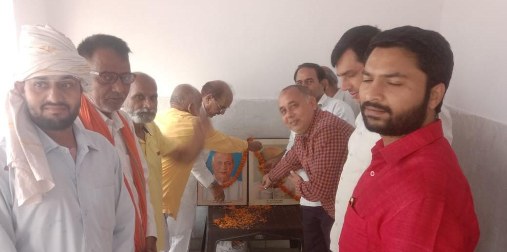 भारतीय जनता पार्टी मंडल दनकौर की बैठक पूर्व मंडल अध्यक्ष हरिदत्त शर्मा के आवास पर हुई
