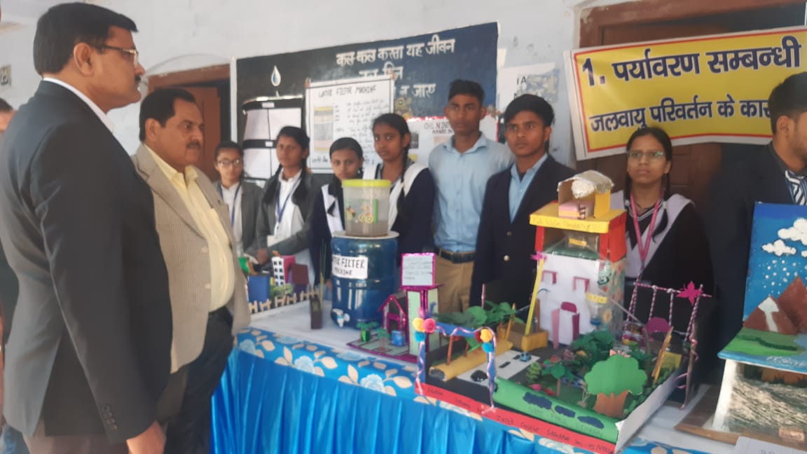 बिहारी लाल इंटर कॉलेज दनकौर जिला गौतम बुध नगर में समग्र शिक्षा के अंतर्गत माध्यमिक शिक्षा स्तर की विज्ञान प्रदर्शनी का आयोजन किया गया