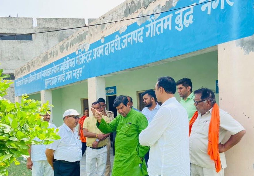 आवासीय परिवाद जाँच समिति के अध्यक्ष ने सिचाई विभाग की ज़मीन पर निर्मित कोठी का सभापति MLC श्रीचंद शर्मा ने निरीक्षण किया