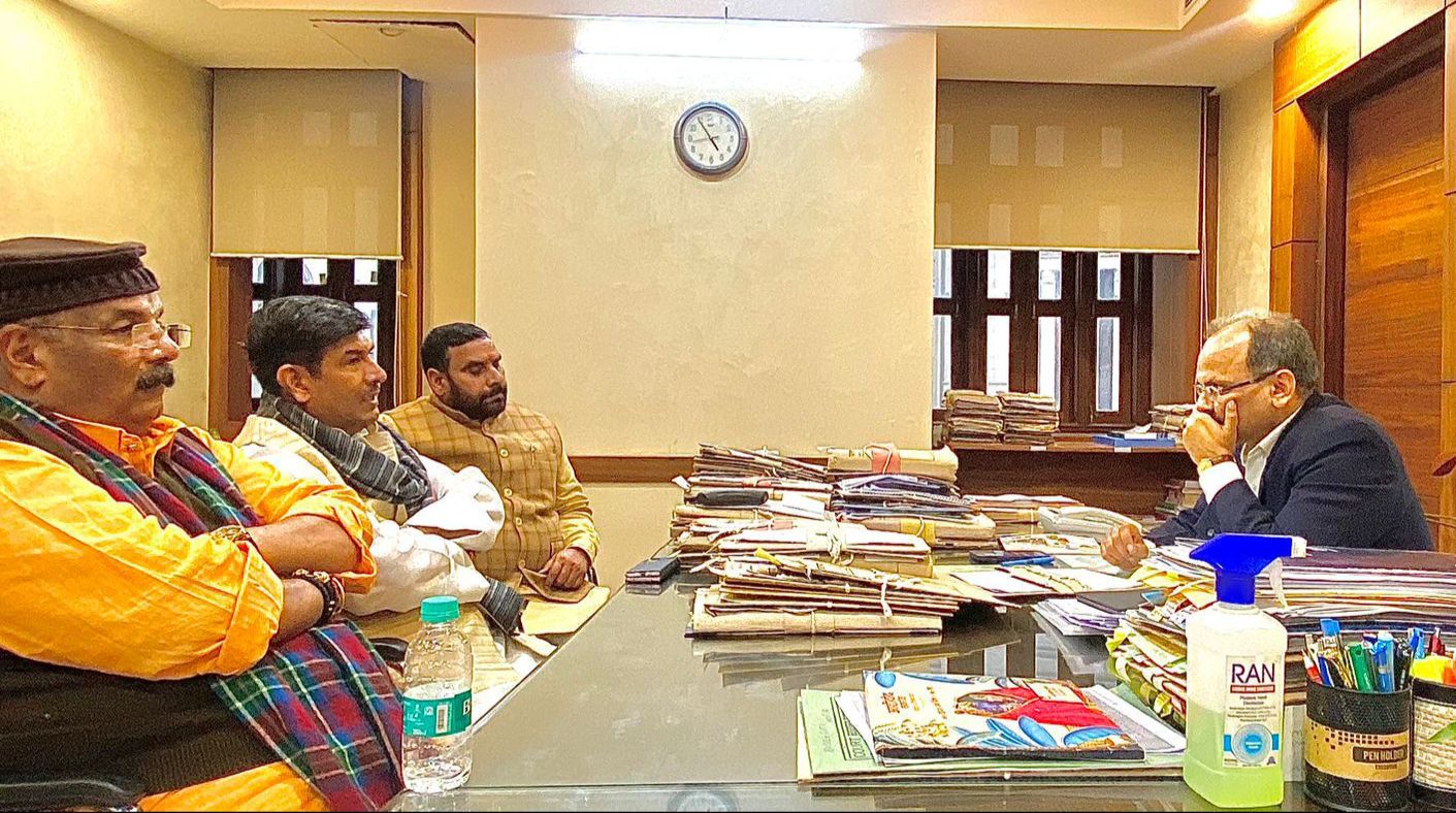 एमएलसी श्रीचंद शर्मा ने जनपद के नोएडा, ग्रेटर नोएडा व यमुना प्राधिकरण क्षेत्रों में जल्द घरोंनी बनाए जाने हेतु