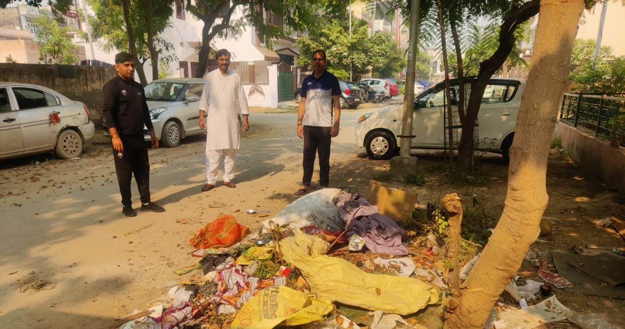 सेक्टर डेल्टा टू में लगा गंदगी का अंबार