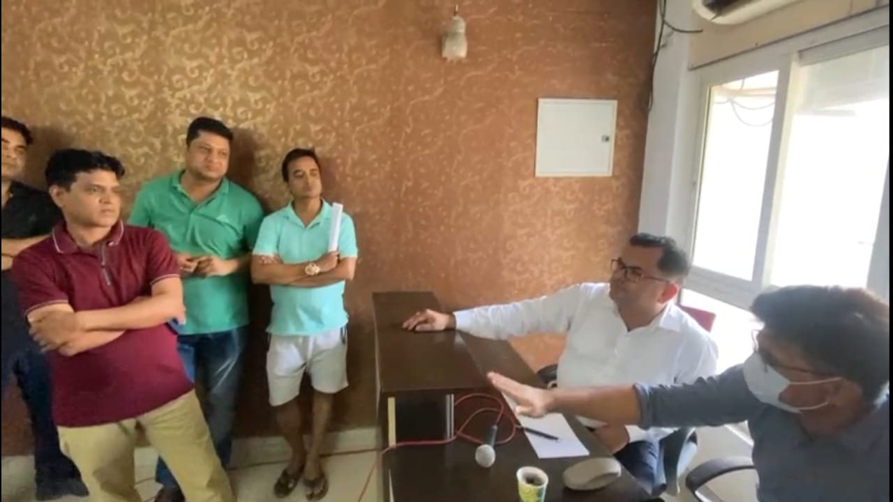 एनपीसीएल वालों ने आज हमारी सोसाइटी शिवालिक होम्स में लगाया कैंप