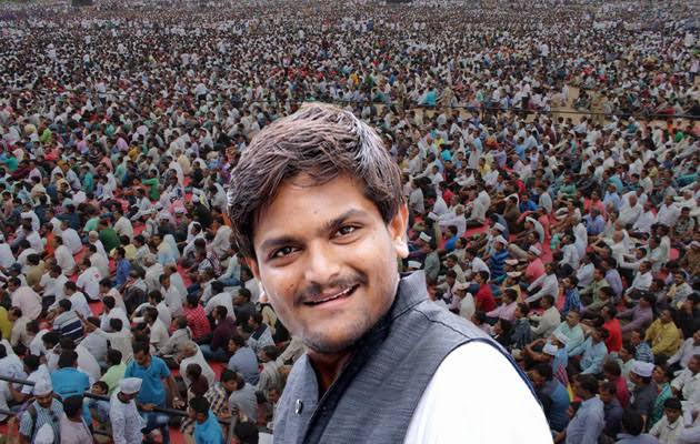 आम आदमी पार्टी ढूंढ रही गुजरात में मुख्यमंत्री का दावेदार, हार्दिक व बघेला के आप में शामिल होने की चर्चा