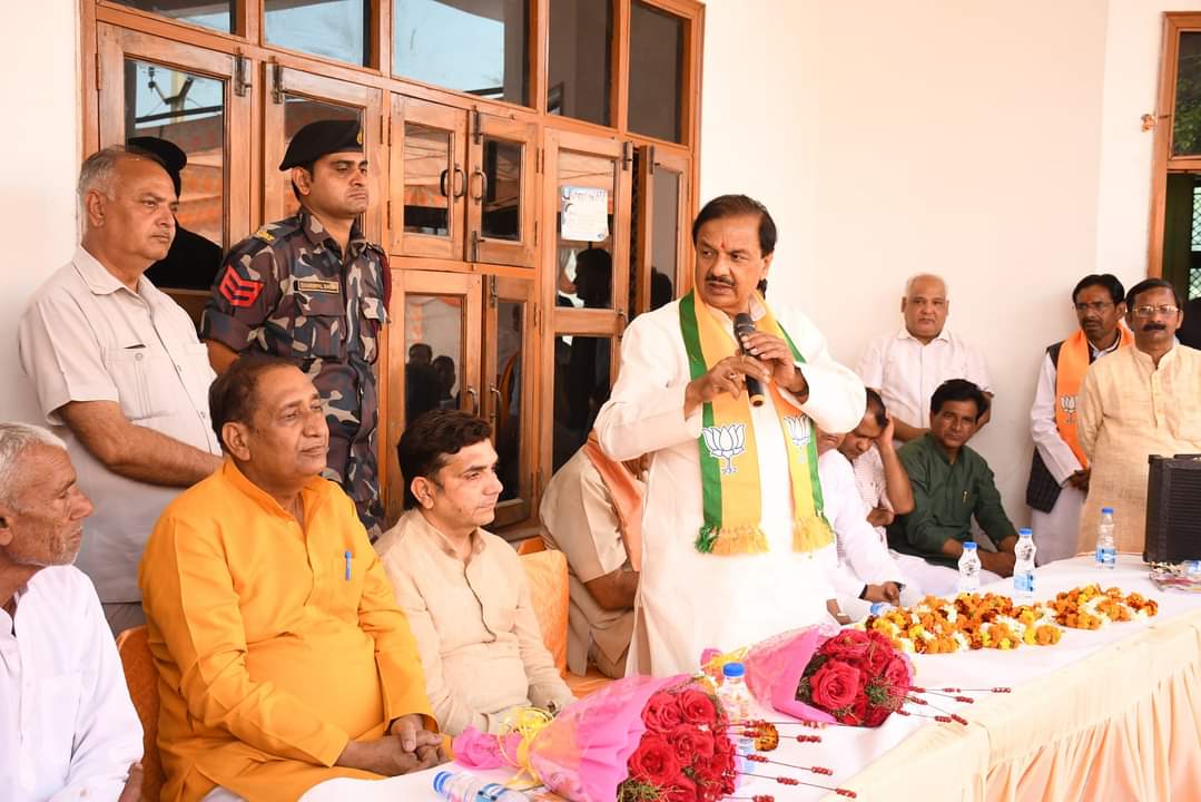 भाजपा प्रत्याशी डॉक्टर महेश शर्मा ने दादरी क्षेत्र में तूफानी दौरा कर वोट मांगे, डॉ महेश शर्मा ने कहा कि 10 साल की नरेंद्र मोदी की सरकार ने भारत को विश्व स्तर पर नई पहचान दिलाई है