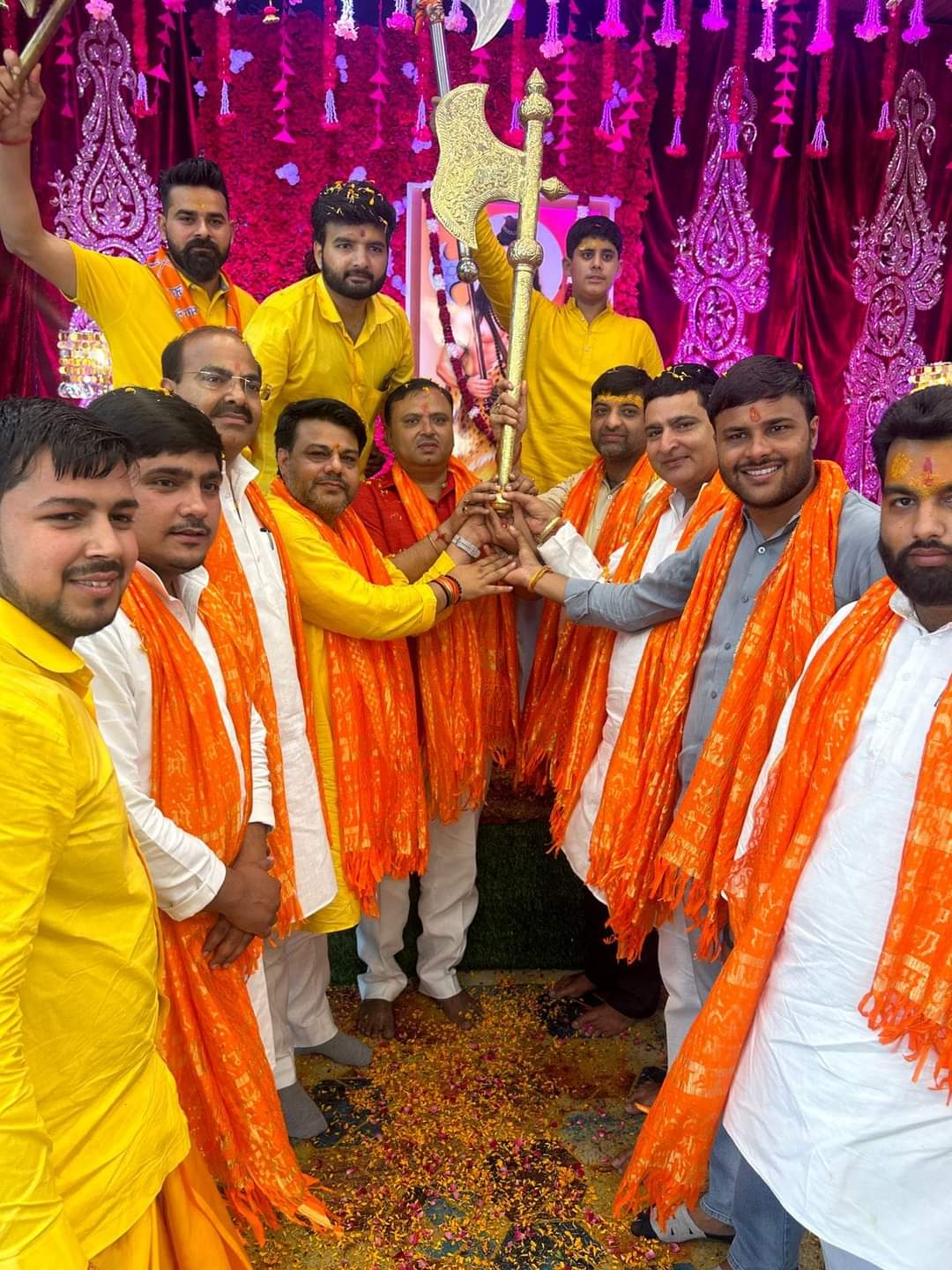 वर्तमान समय में ब्राह्मण समाज कई चुनौतियों से जूझ रहा है जैसे अशिक्षा, बेरोजगारी और गरीबी, ब्राह्मण तो समाज और राष्ट्र को दिशा देता है – राष्ट्रीय ब्राह्मण महासंघ