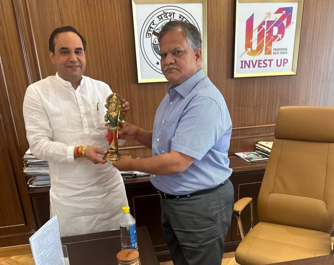 Noida News: फोनरवा अध्यक्ष योगेंद्र शर्मा की अच्छी पहल, प्लॉट में बने अनधिकृत निर्माण न तोड़ा जाए