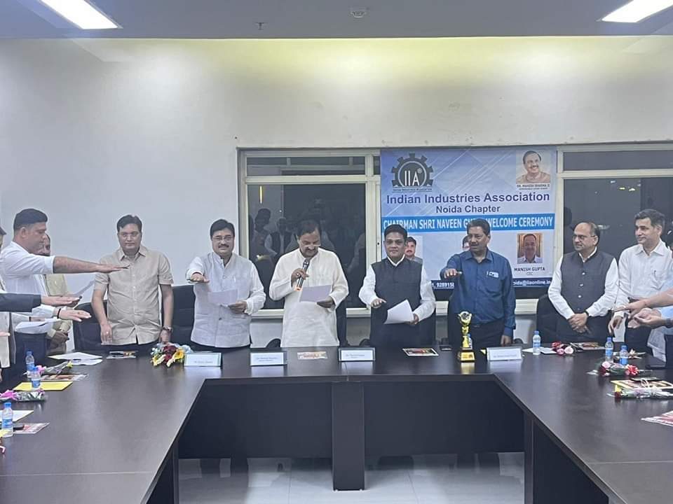 Noida News: आईआईए नोएडा चैप्टर की नई कार्यकारिणी का गठन: नवीन गुप्ता बने चेयरमैन, नोएडा सांसद डॉ महेश शर्मा ने नोएडा चैप्टर की नई कार्यकारिणी को पद और निष्ठा की शपथ दिलाई