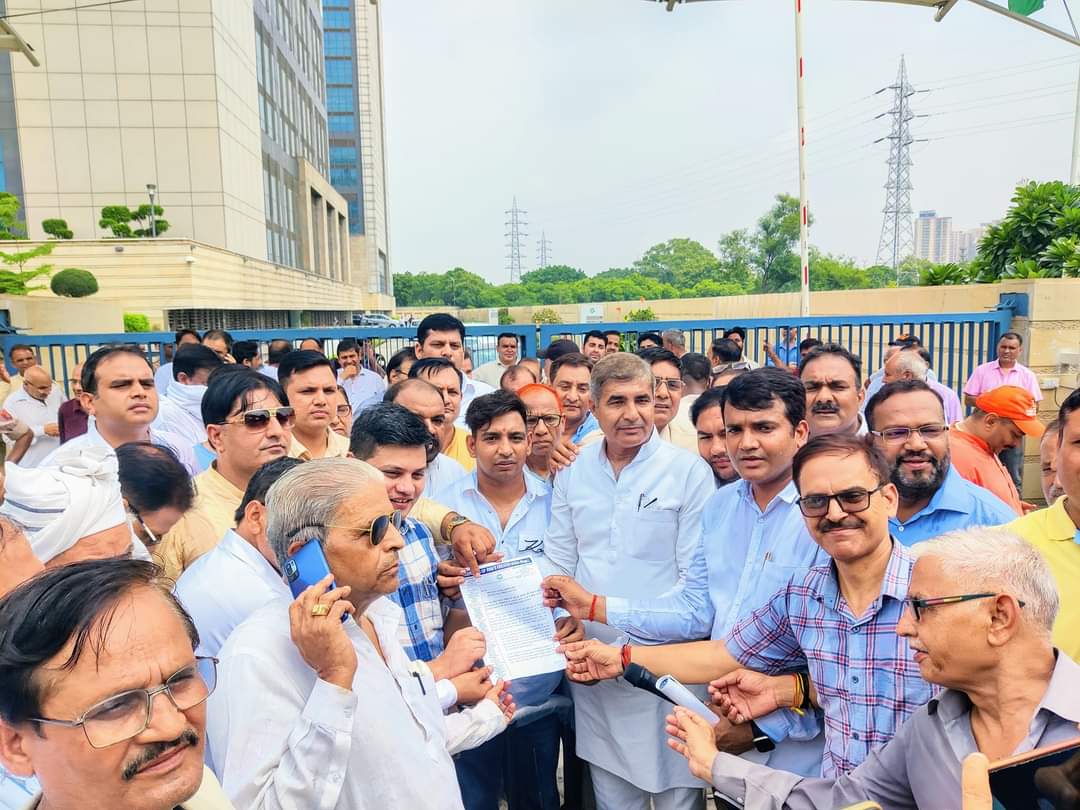 Greater Noida News: फेडरेशन ऑफ आरडब्ल्यूए ग्रेटर नोएडा का प्राधिकरण घेराव, 7 सूत्रीय मांगों पर दिया 15 दिन का अल्टीमेटम
