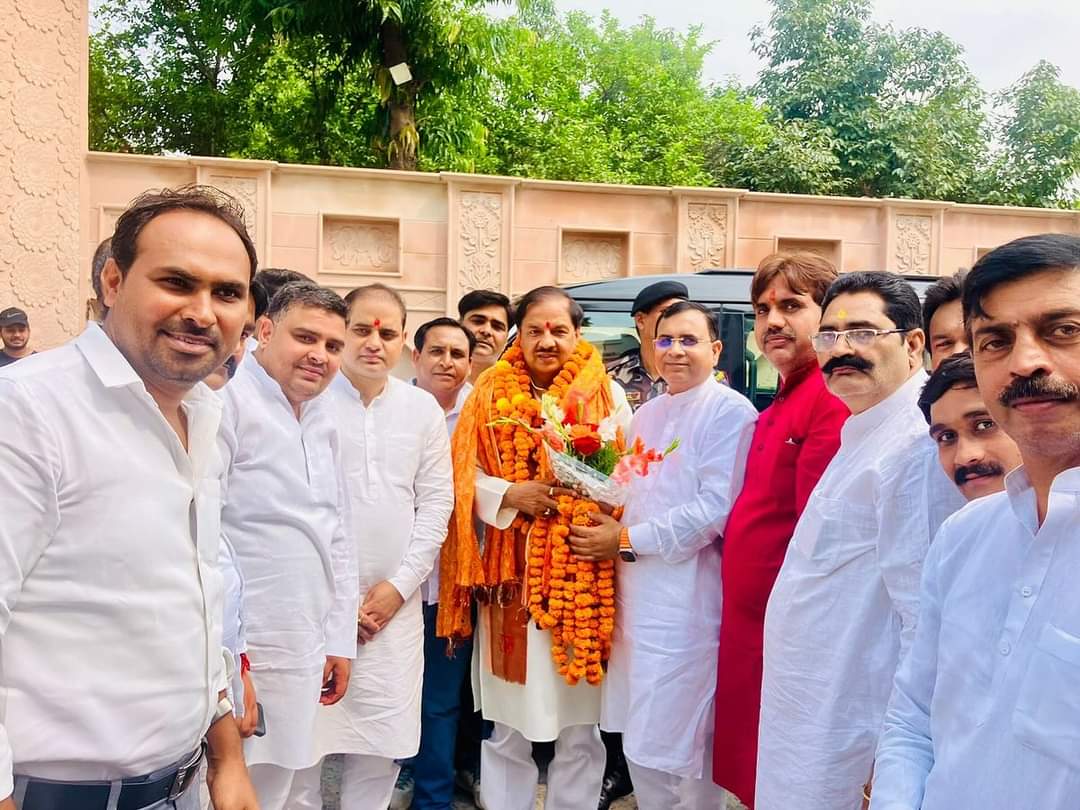 Greater Noida BJP News : प्रधानमंत्री नरेंद्र मोदी के जन्मदिन पर भाजपा गौतमबुद्धनगर, ने सभी मंडलों में चलाया स्वच्छता अभियान, डॉ. महेश शर्मा और गजेंद्र मावी रहे मुख्य अतिथि