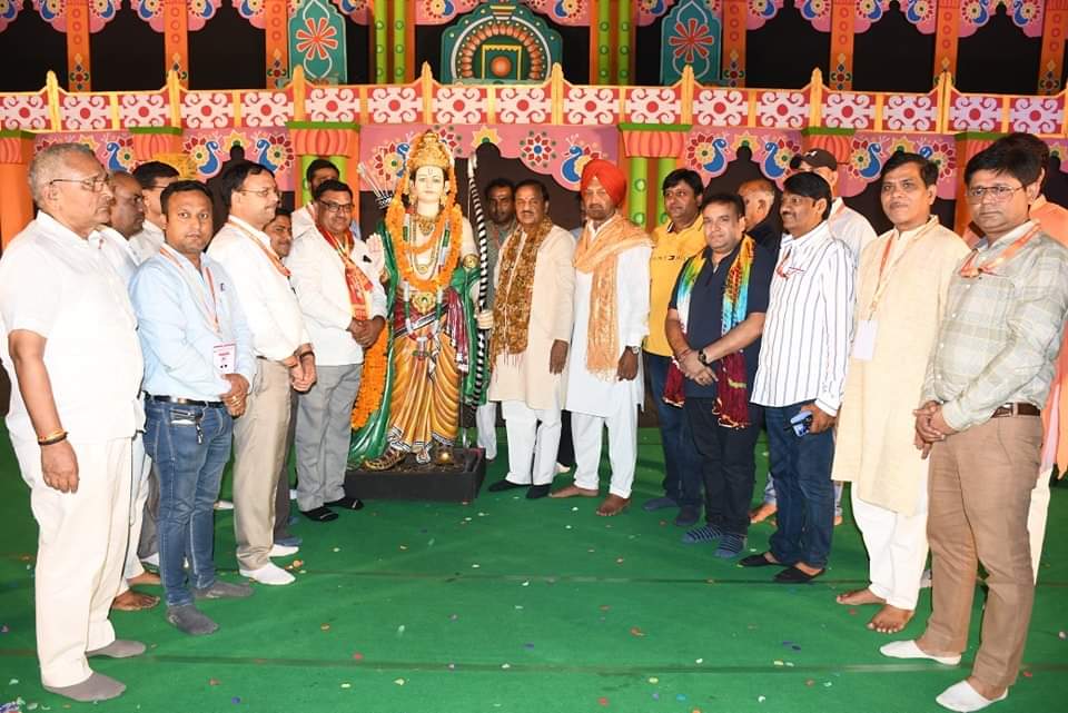 Greater Noida Ramleela News : अहिल्या उद्धार की लीला से मंत्रमुग्ध हुए दर्शक, श्री राम का चरण स्पर्श बना शिला से नारी बनने की कहानी का नया अध्याय, नोएडा सांसद डॉ महेश शर्मा रहे मुख्य अतिथि