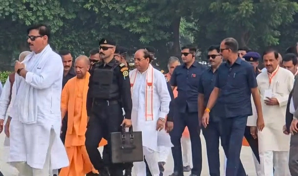 UP CM Yogi News : CM योगी का ग्रेटर नोएडा दौरा, यूपी इंटरनेशनल ट्रेड शो-2025 की तैयारियों का करा स्थलीय निरीक्षण, सुरक्षा के चाक-चौबंद इंतज़ाम, मुख्यमंत्री का कार्यक्रम मिनट-दर-मिनट शेड्यूल तय, तीन-स्तरीय सुरक्षा घेरे में ग्रेटर नोएडा, पीएम मोदी करेंगे उद्घाटन