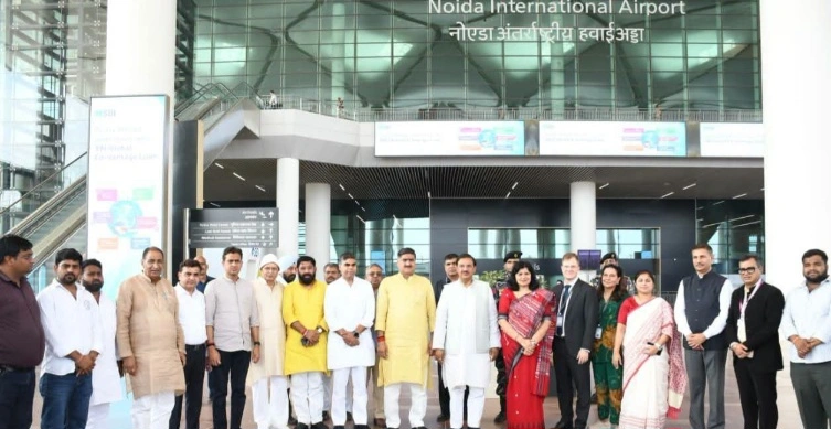 MP Jewar News : लोकसभा हाउसिंग कमेटी ने किया जेवर एयरपोर्ट का गहन निरीक्षण, सांसद डॉ. महेश शर्मा के नेतृत्व में विकास कार्यों की समीक्षा; यात्रियों की सुविधाओं और सुरक्षा व्यवस्थाओं पर विशेष जोर, टर्मिनल से सुरक्षा व्यवस्था तक हर पहलू की हुई समीक्षा