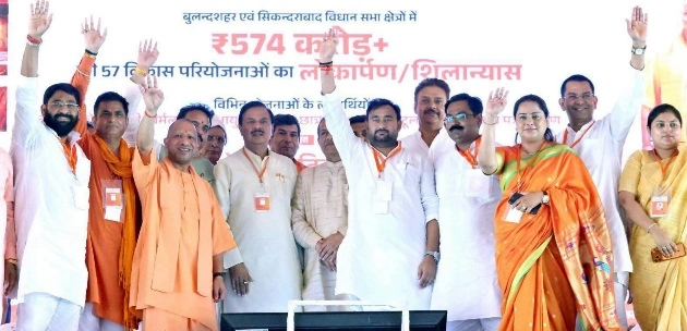 Breaking Bulandshahr News : बुलंदशहर से मुख्यमंत्री योगी का बड़ा ऐलान!, 14,000 हजार एकड़ में विकसित जेवर एयरपोर्ट के पास बनेगी रिंग रोड, गंगा एक्सप्रेसवे से मिलेगी सीधी कनेक्टिविटी, सांसद डॉ. महेश शर्मा का लिया नाम, जेवर एयरपोर्ट के लिए जताया आभार कहा डॉ महेश ने ज़ेवर में बनवाया एयरपोर्ट और कहा—‘पश्चिमी यूपी अब विकास की नई उड़ान भरेगा’, ‘पहले भय और दहशत थी, अब विकास की पहचान है बुलंदशहर’