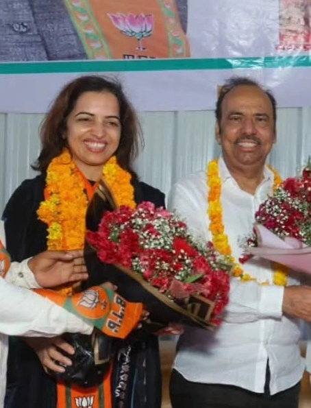 Breaking BJP News : 72 हजार वर्ग मीटर के GH-11 प्लॉट को लेकर बड़ा विवाद, पूर्व GNIDA अधिकारी समेत 14 लोगों पर FIR; फर्जी दस्तावेज, रकम हड़पने और धमकी के गंभीर आरोप, 20 हजार वर्ग मीटर जमीन की सब-लीज का आरोप भाजपा से टिकट मांग रही कुशाल सिंह ,पति रविंद्र तोंगड़ पर FIR दर्ज