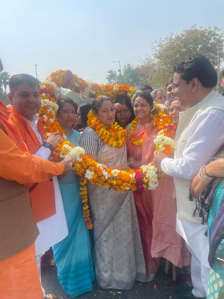 भाजपा महिला मोर्चा की राष्ट्रीय उपाध्यक्ष व यूपी की प्रभारी बहन रेखा गुप्ता का परी चौक पर स्वागत