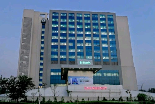 Fortis Hospital News : फोर्टिस अस्पताल ग्रेटर नोएडा में समय पर एडवांस इलाज बना संजीवनी, 67 वर्षीय डायबिटिक मरीज का पैर कटने से बचाया, फोर्टिस ग्रेटर नोएडा में हाई-रिस्क डायबिटिक फूट अल्सर का सफल उपचार