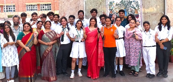 DPS Greater Noida West School : DPS ग्रेटर नोएडा वेस्ट के छात्रों ने उड़ाई सफलता की ऊँची उड़ान — बोर्ड परीक्षा 2025 में रचा इतिहास, आरव मल्होत्रा ने 100% अंक लाकर मारी बाज़ी, विद्यालय बना श्रेष्ठता का प्रतीक