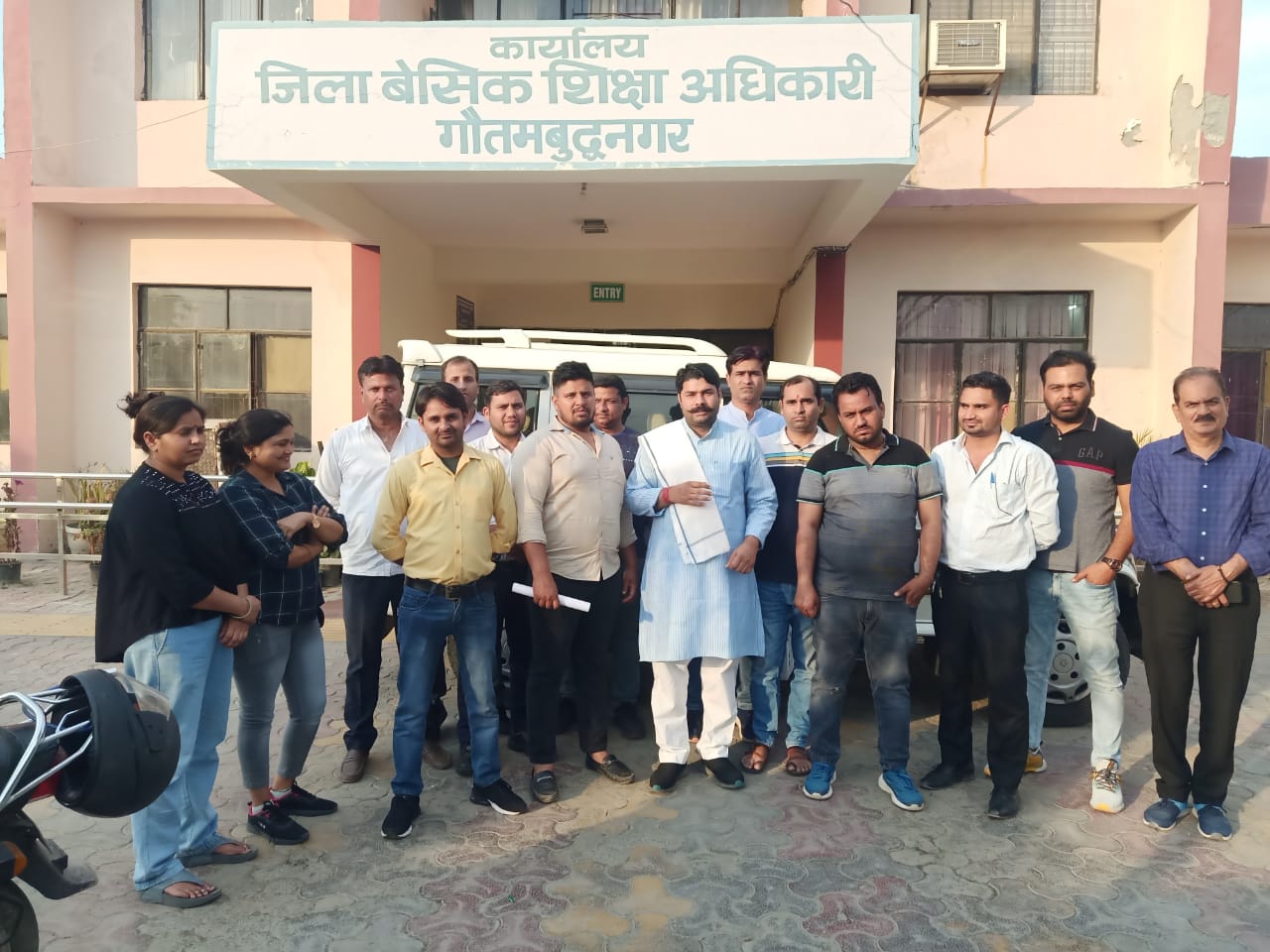 <em>रेयान स्कूल के द्वारा किए गए भ्रष्टाचार की बेसिक शिक्षा अधिकारी ने की सुनवाई</em>