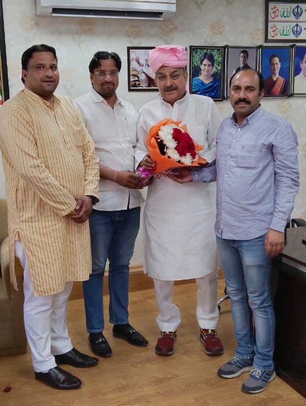 नोएड़ा,राज्यसभा में कांग्रेस पार्टी का सदन का उप नेता बनाये जाने पर काँग्रेस कार्यकर्ताओ ने बधाई दी