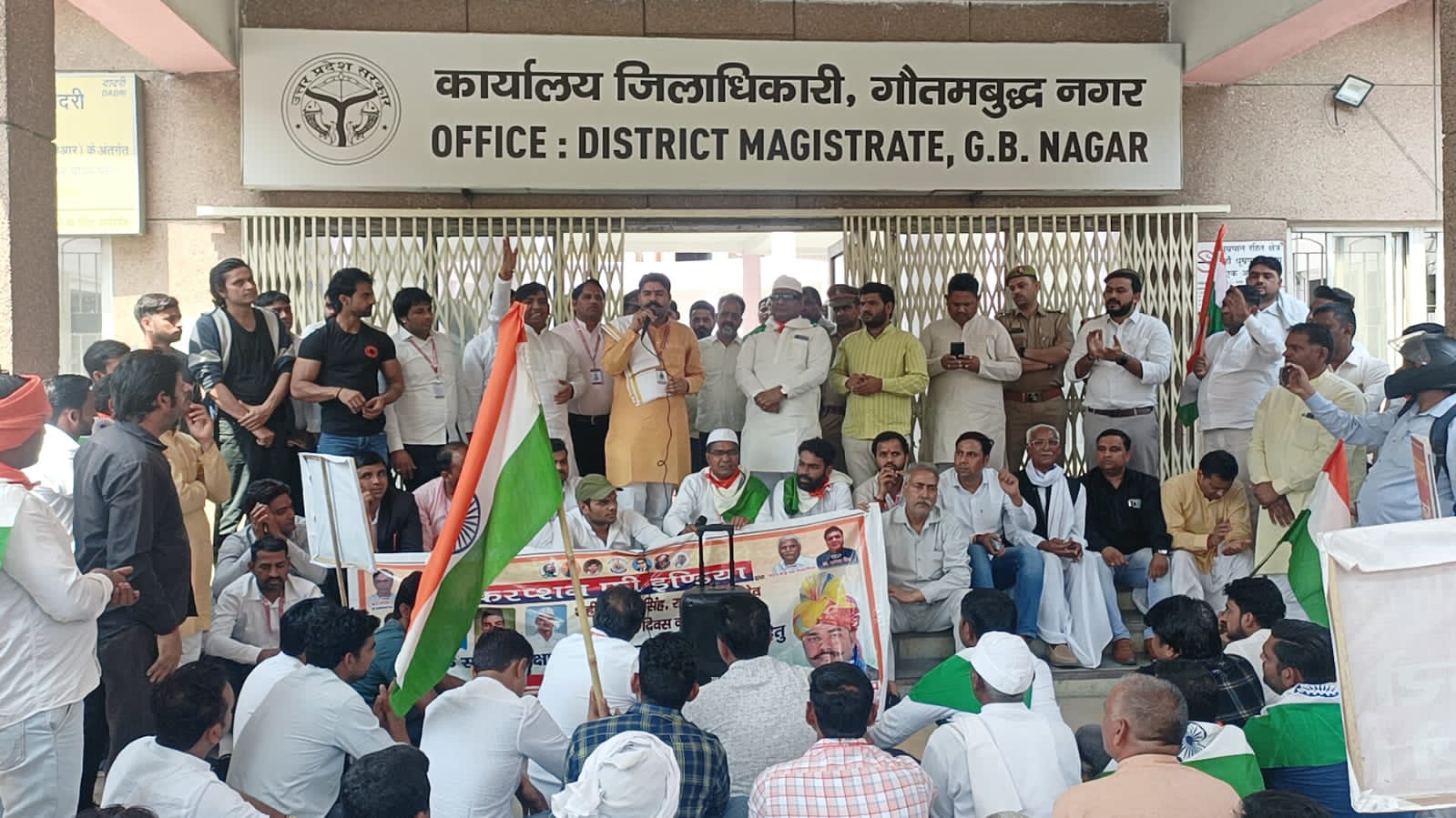 भगत सिंह बलिदान दिवस पर पैदल मार्च, विधायक सांसदों के बच्चे सरकारी स्कूलों में पढ़ें – चौधरी प्रवीण भारतीय