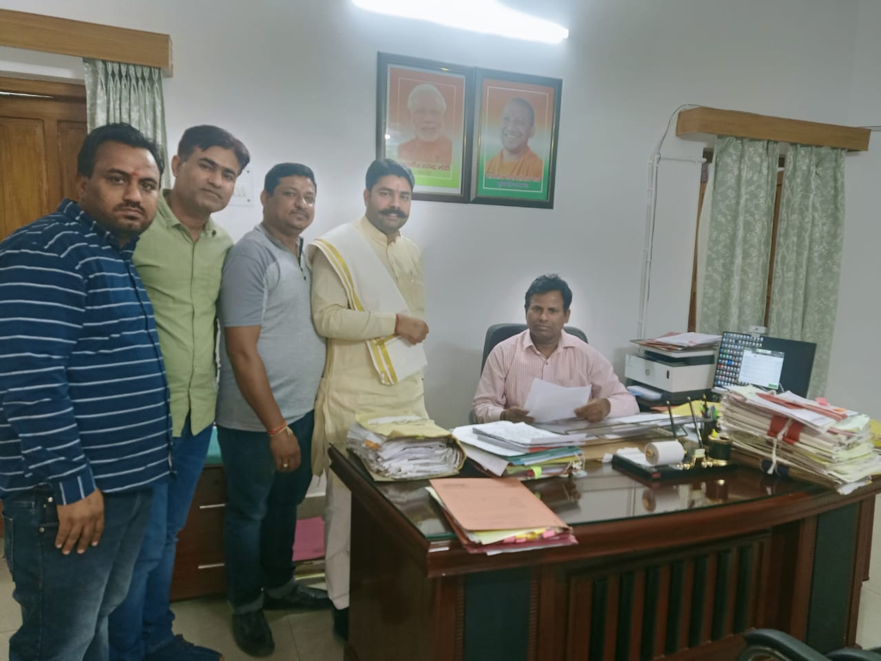 रेयान स्कूल की तानाशाही के विरुद्ध मेरठ मंडल के अपर आयुक्त से की शिकायत