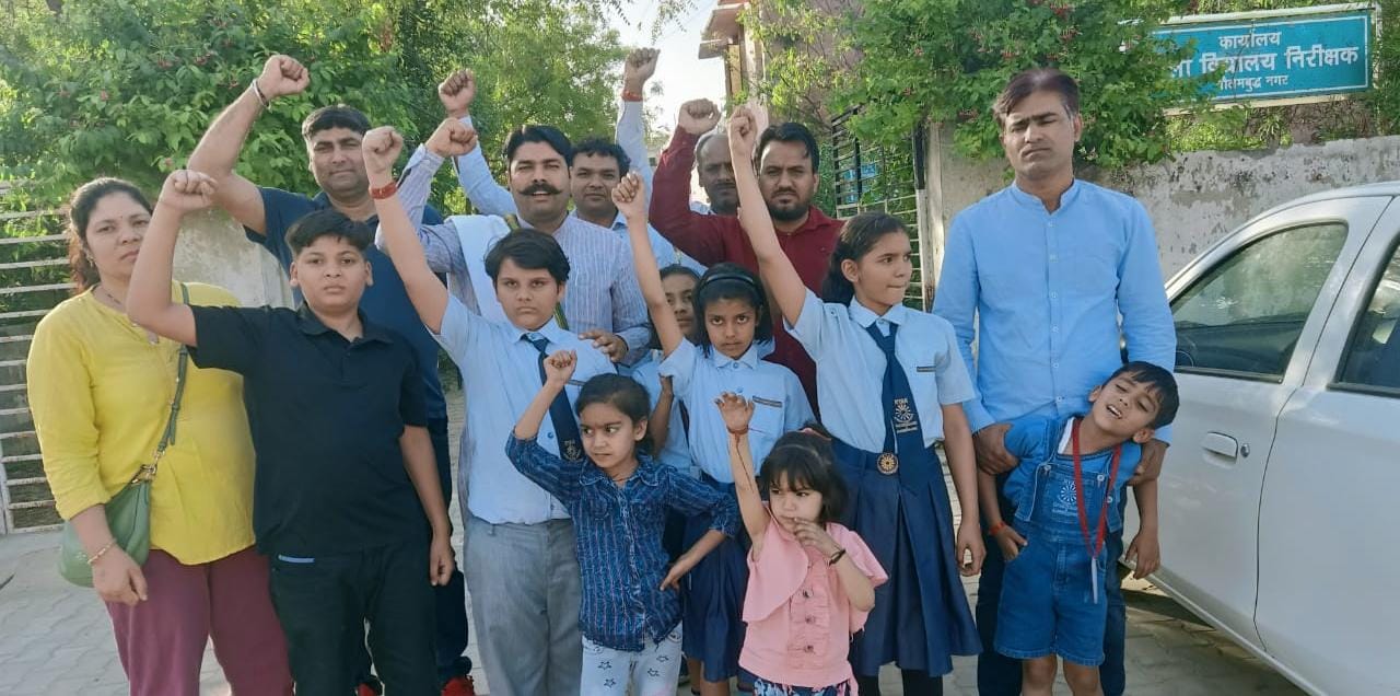 जिलाधिकारी महोदय से शिकायत करने के बाद भी बच्चों का शोषण कर रहा है रेयान स्कूल