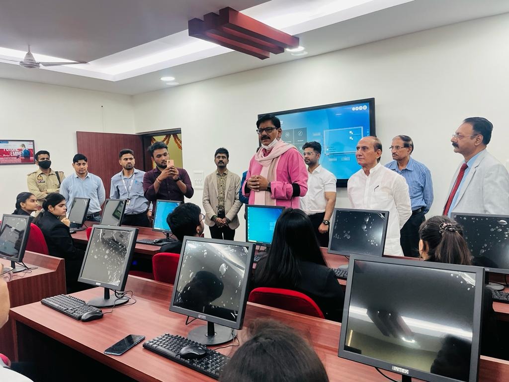 HIMT ग्रुप ऑफ इंस्टीट्यूशंस, ग्रेटर नोएडा द्वारा छात्रों को विशेष तकनीकी में दक्ष बनाने के लिए बहुविषयक अनुसंधान के ‘सेन्टर आफ एक्सीलेंस की शुरुआत टेक्नोलेज के सहयोग से की गयी