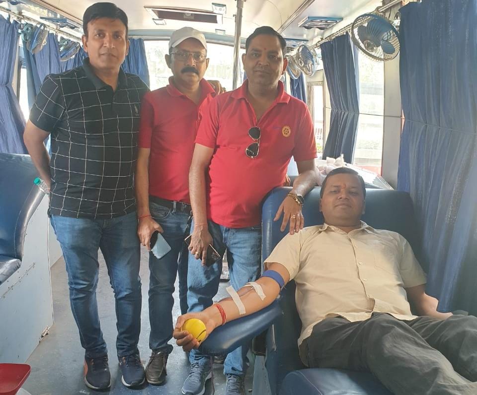 रोटरी क्लब ग्रीन ग्रेटर नोएडा ने रक्तदान शिविर का आयोजन किया