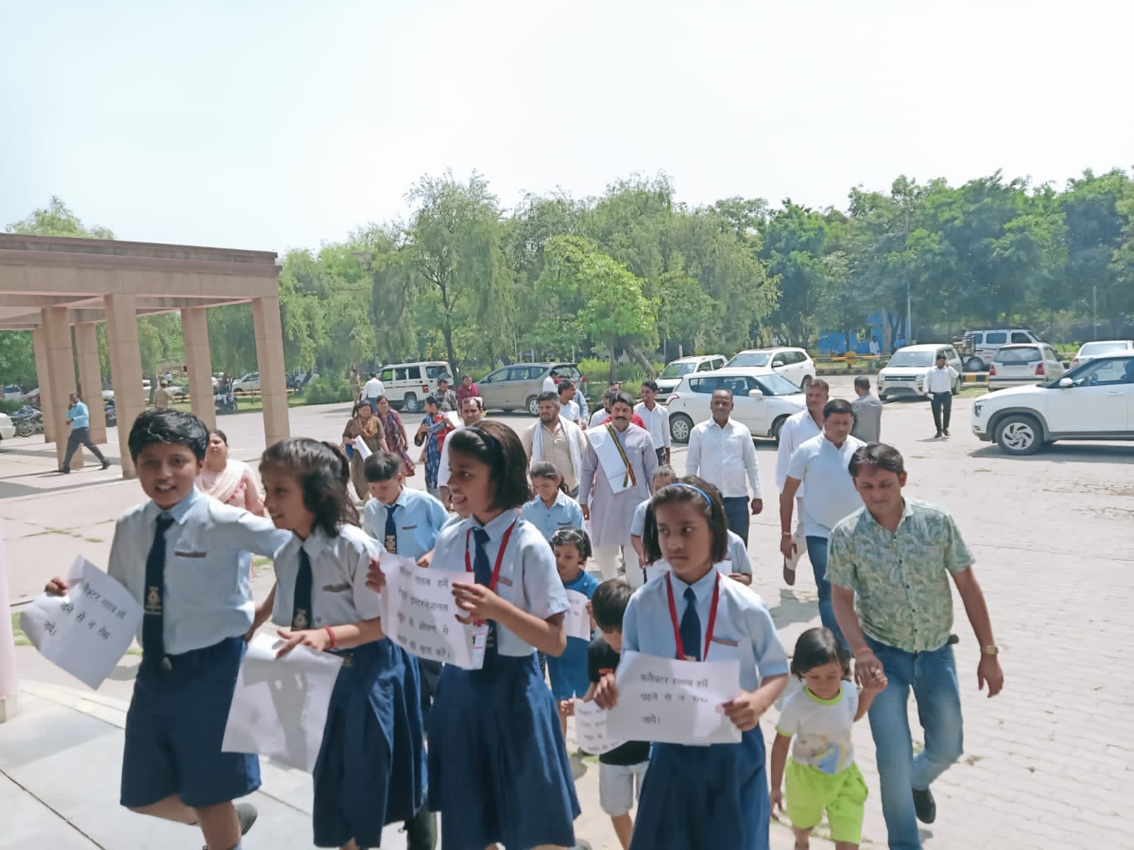 रेयान प्रकरण में 50% छूट के आधार पर फीस जमा करने की सहमति पर भूख हड़ताल स्थगित